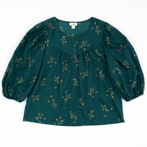 Green top with flowers